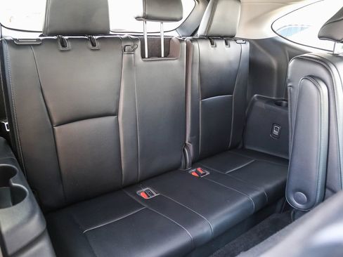 Used 2023 Toyota Highlander Limited FWD image 17