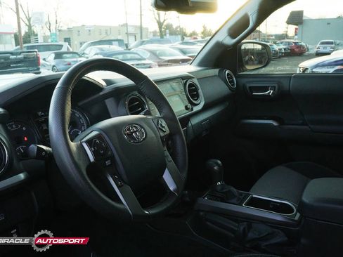Used 2023 Toyota Tacoma TRD Sport w/ Advanced Technology Package image 21