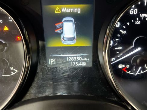 Used 2015 Nissan Rogue SV AWD/4WD image 13