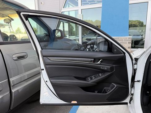 Used 2021 Honda Accord Touring image 13