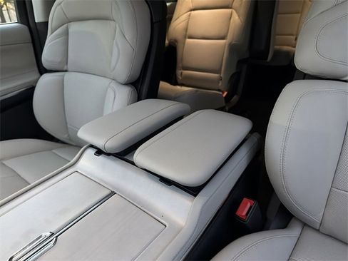 New 2025 Lincoln Navigator L Reserve image 21