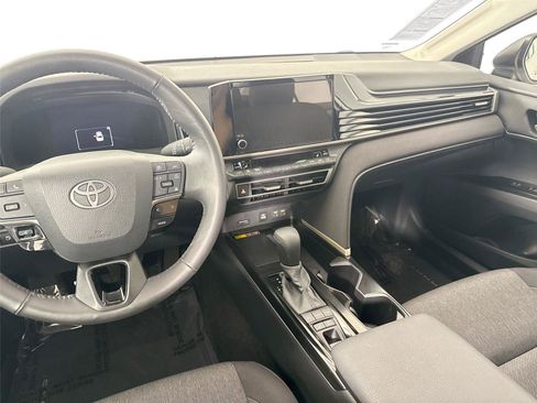 Used 2025 Toyota Camry LE w/ Convenience Package FWD image 31