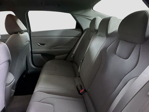 Used 2025 Hyundai Elantra SE FWD image 26