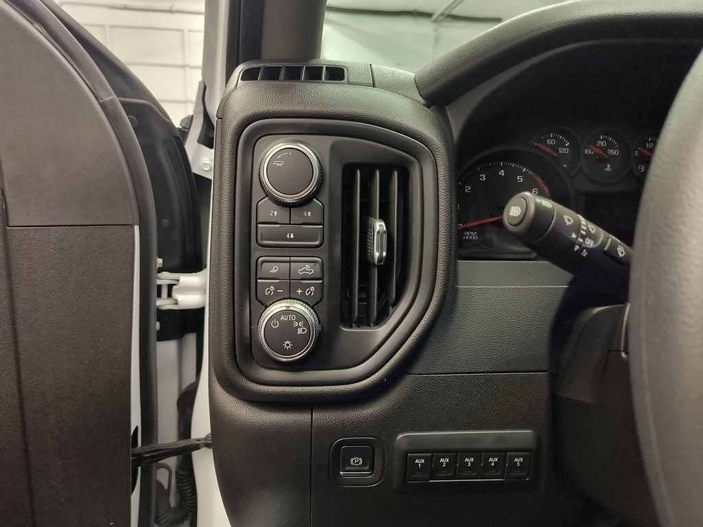 Used 2026 GMC Sierra 2500 Pro w/ Convenience Package AWD/4WD image 16