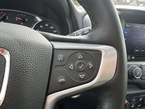 Used 2024 GMC Terrain SLT image 30