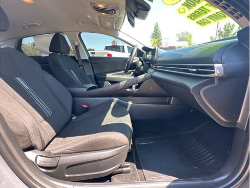 Used 2023 Hyundai Elantra SEL w/ Convenience Package FWD image 11