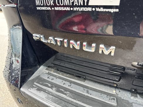 Used 2023 Ford Expedition Platinum AWD/4WD image 6