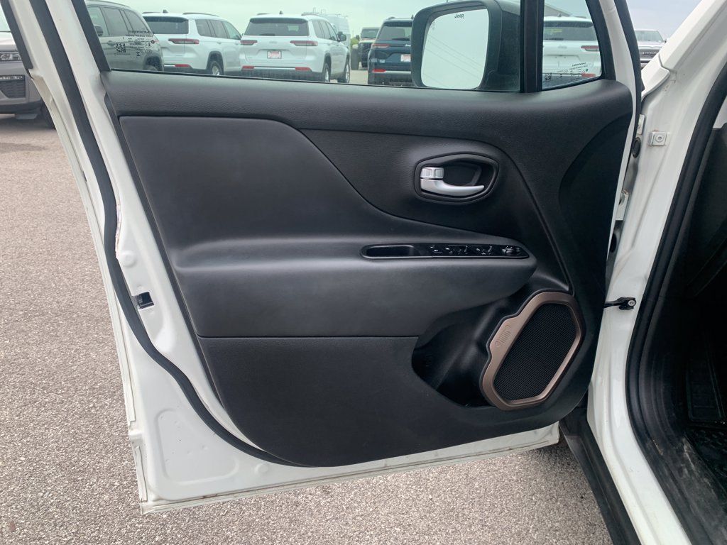 Used 2023 Jeep Renegade Latitude AWD/4WD image 16