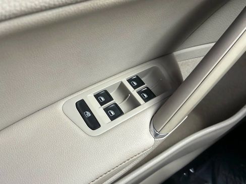 Used 2015 Volkswagen Golf S image 26