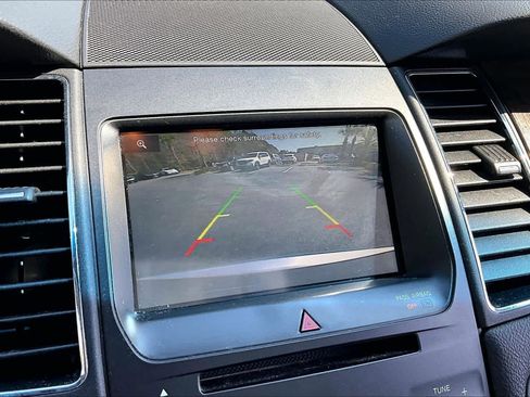 Used 2015 Ford Taurus Limited FWD image 26