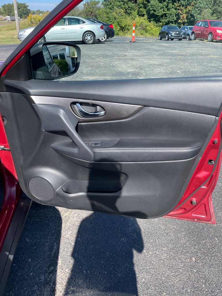 Used 2014 Nissan Rogue S AWD/4WD image 22