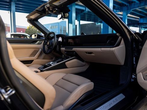 Certified 2024 Porsche 911 Targa 4S image 46