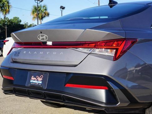 Used 2024 Hyundai Elantra SEL w/ Convenience Package image 5