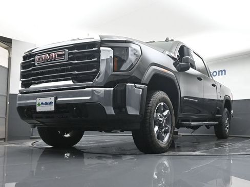 New 2025 GMC Sierra 2500 SLE w/ SLE Value Package; image 6