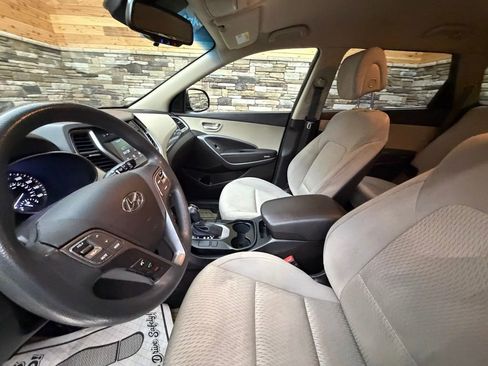 Used 2017 Hyundai Santa Fe SE AWD/4WD image 11