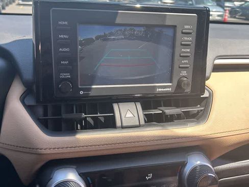 Used 2022 Toyota RAV4 LE AWD/4WD image 10