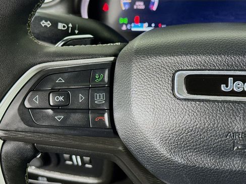 Used 2024 Jeep Grand Cherokee Altitude image 13