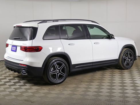 Used 2025 Mercedes-Benz GLB 250 4MATIC image 8