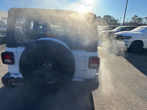 Used 2025 Jeep Wrangler Sport image 9