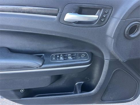 Used 2017 Chrysler 300 C image 25
