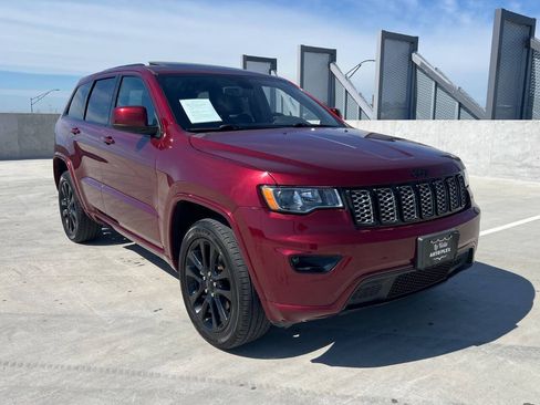 Used 2019 Jeep Grand Cherokee Altitude AWD/4WD image 4