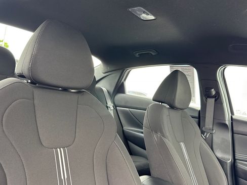 Used 2025 Hyundai Elantra SEL w/ Cargo Package FWD image 16