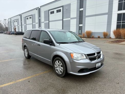 Used 2019 Dodge Grand Caravan SE w/ UConnect Hands-Free Group image 3