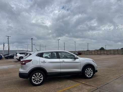 Used 2022 Nissan Rogue Sport S FWD image 23