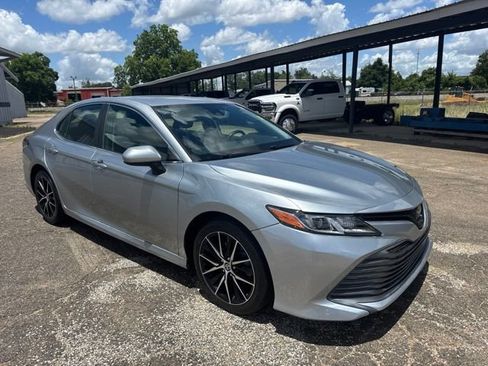 Used 2020 Toyota Camry LE FWD image 1