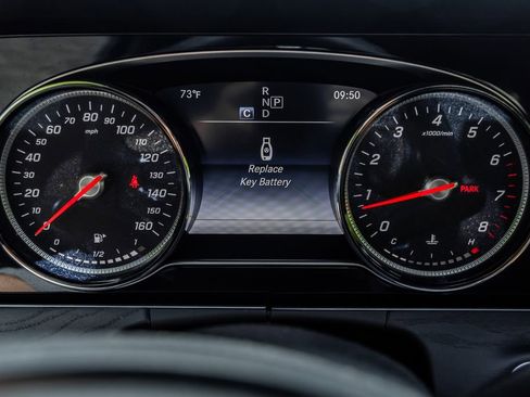 Used 2017 Mercedes-Benz E 300 4MATIC image 31