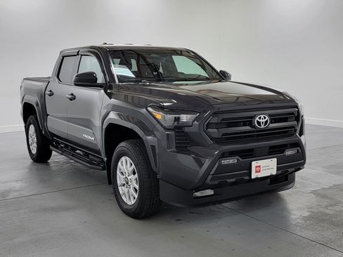 Certified 2024 Toyota Tacoma SR5 AWD/4WD image 2