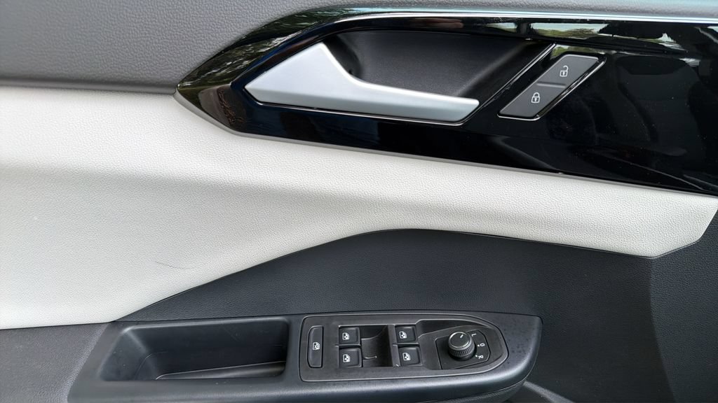 New 2026 Volkswagen Taos S FWD image 21