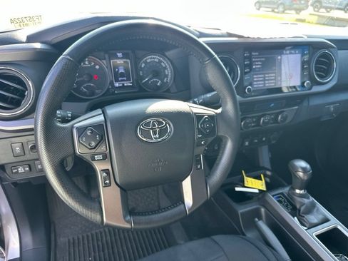 Used 2023 Toyota Tacoma TRD Off-Road w/ Technology Package AWD/4WD image 16