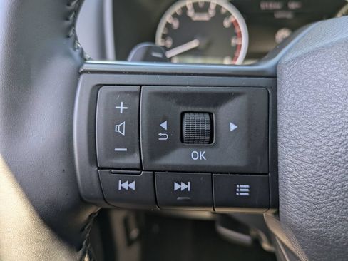 Used 2025 Nissan Rogue SV FWD image 19