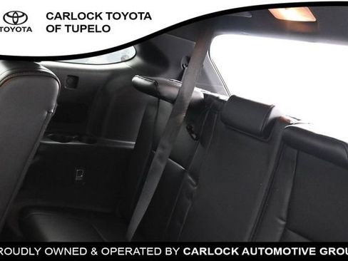 Used 2022 Toyota Highlander XSE FWD image 16