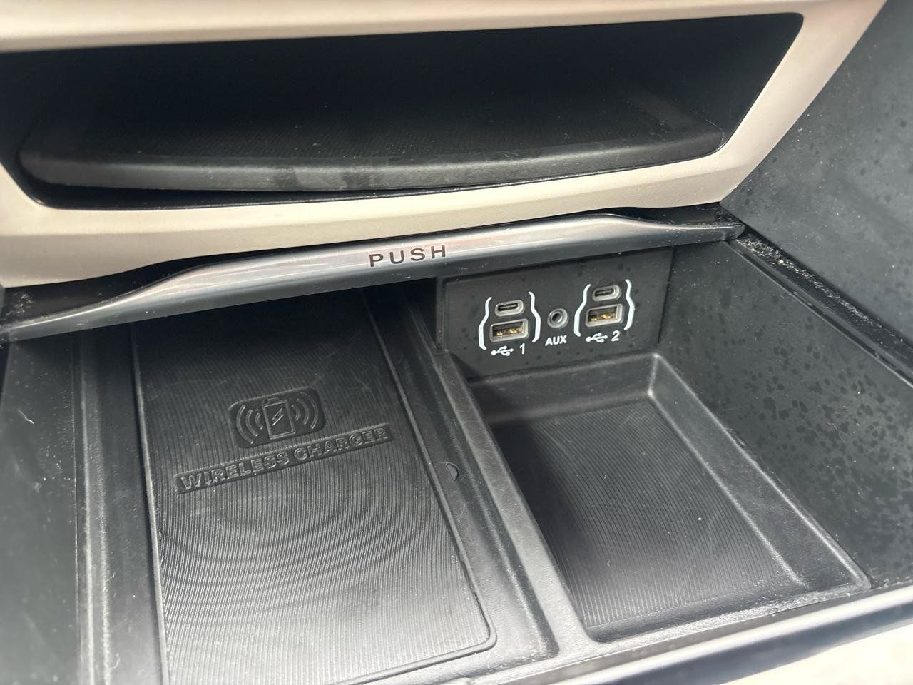 Used 2023 Chrysler Pacifica Limited FWD image 27