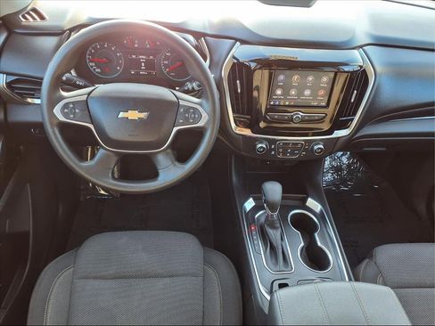 Used 2021 Chevrolet Traverse LS image 9