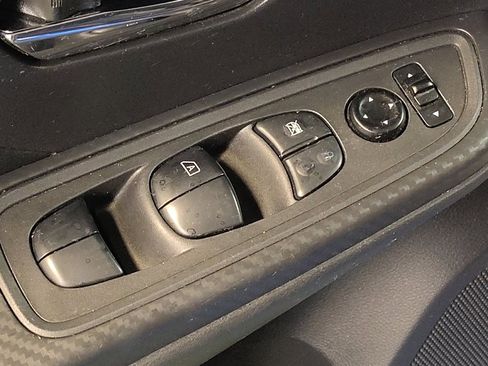 Used 2020 Nissan Versa SV image 27