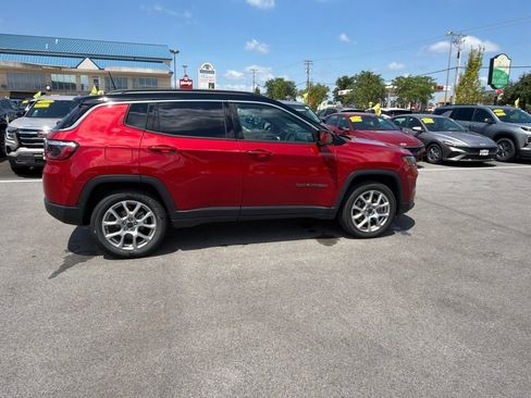 Used 2025 Jeep Compass Limited AWD/4WD image 12