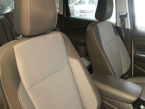 Used 2019 Ford Escape SE image 11