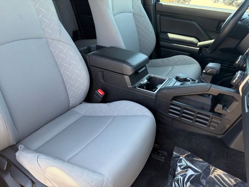 Used 2025 Toyota Tacoma SR5 AWD/4WD image 34