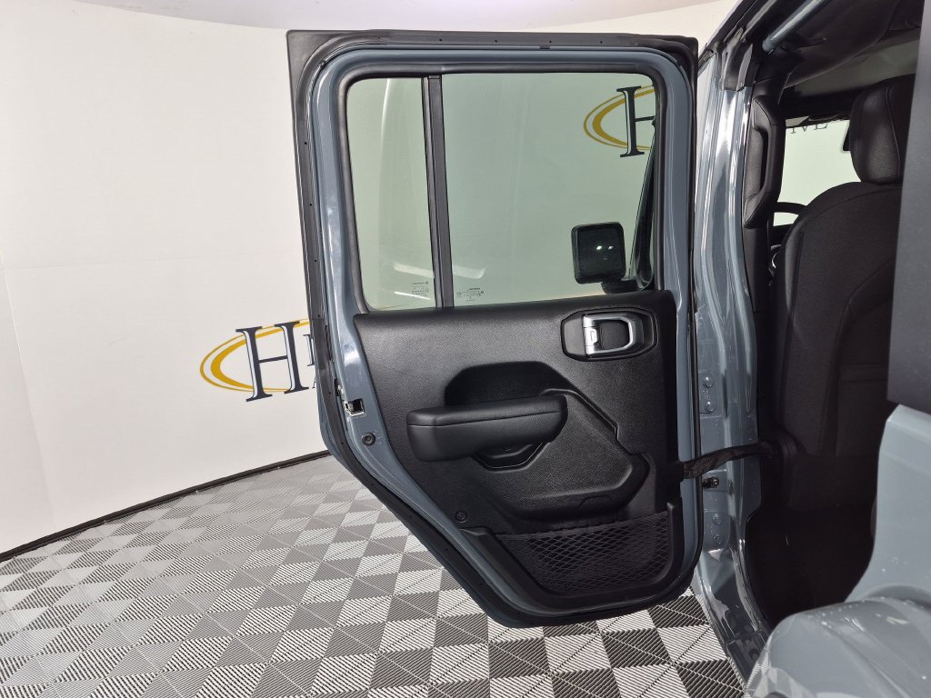 Used 2024 Jeep Wrangler Unlimited w/ Convenience Group AWD/4WD image 27