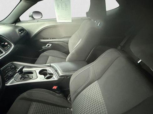 Used 2016 Dodge Challenger SXT RWD image 7