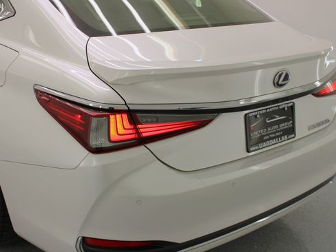 Used 2019 Lexus ES 300h Luxury image 20