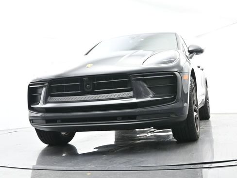 Certified 2023 Porsche Macan AWD/4WD image 53