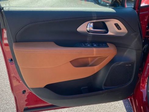 New 2026 Chrysler Pacifica Pinnacle image 12