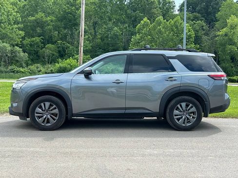 Used 2022 Nissan Pathfinder SV AWD/4WD image 5
