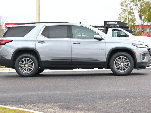 Used 2023 Chevrolet Traverse LT image 7