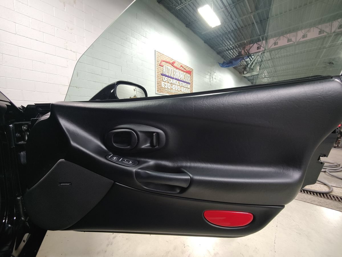 Used 2004 Chevrolet Corvette Coupe w/ Preferred Equipment Group RWD image 12