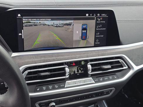 Used 2022 BMW X7 xDrive40i w/ Premium Package AWD/4WD image 14